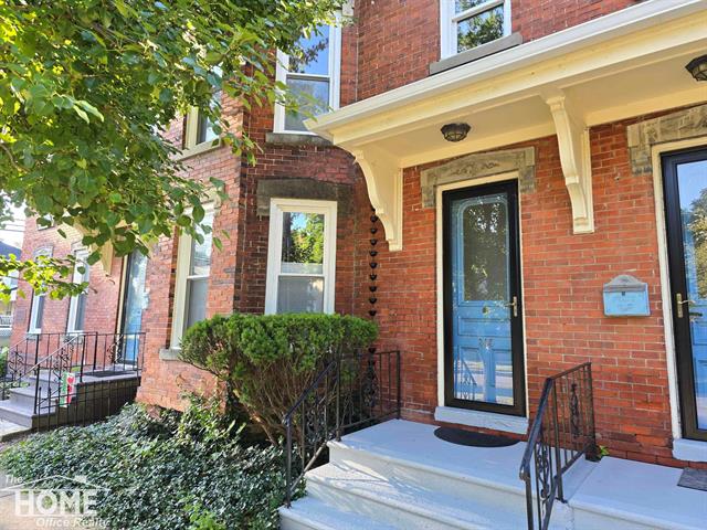 front view picture of 305 W Williams St., Owosso, MI. 48867