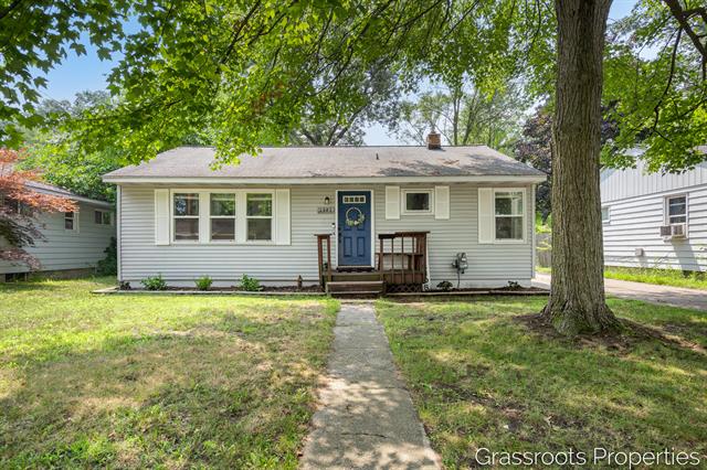 front view picture of 1341 Mclaughlin Avenue, Muskegon, MI. 49442