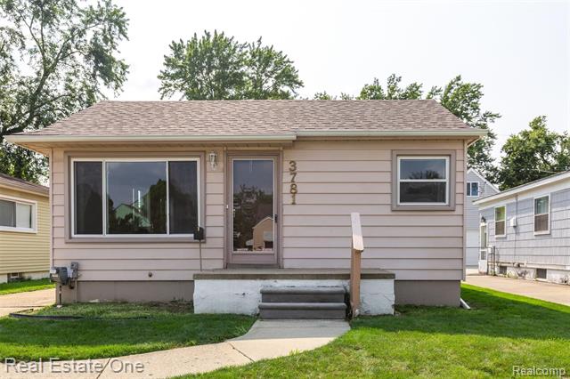 front view picture of 3781 Bacon Ave, Berkley, MI. 48072