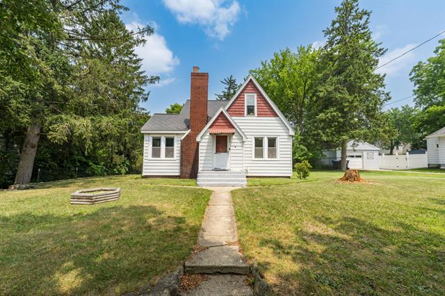 front view picture of 426 Buchanan Avenue, Kalamazoo, MI. 49001