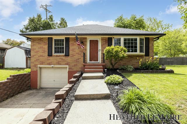 front view picture of 2206 Tremontnw  Boulevard, Grand Rapids, MI. 49504