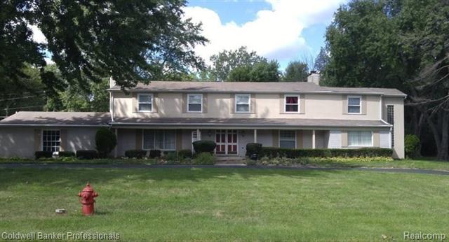 front view picture of 29585 Woodhaven Ln, Southfield, MI. 48076