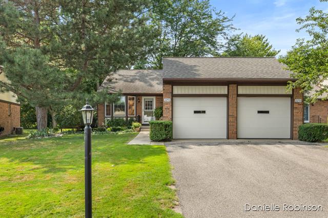 front view picture of 2255 Radcliff Circlese , Grand Rapids, MI. 49546