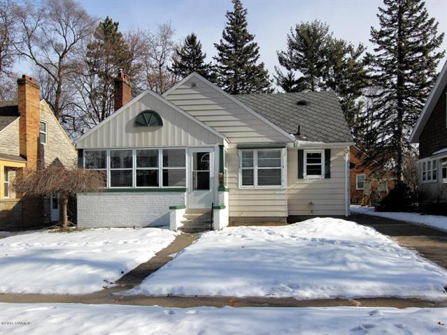 front view picture of 2114 Martinse , Grand Rapids, MI. 49507