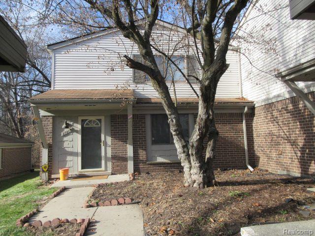 front view picture of 27213 Farmbrook Villa Dr, Southfield, MI. 48034