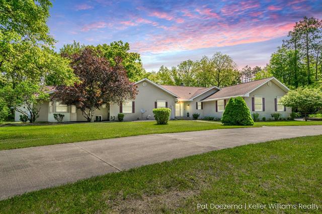 front view picture of 376 Stauffer Drive, Hastings, MI. 49058