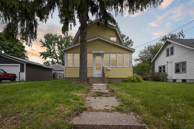 front view picture of 2218 Daltonsw  Avenue, Wyoming, MI. 49519
