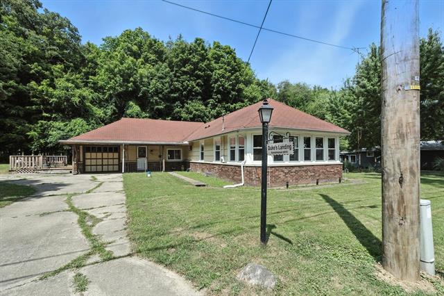 front view picture of 1293 Pearl Street, Buchanan, MI. 49107