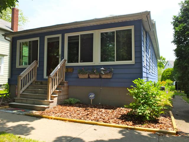 front view picture of 1019 Church Street, Saint Joseph, MI. 49085