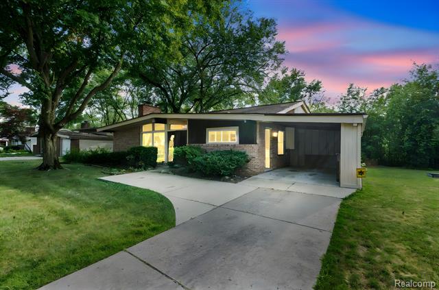 front view picture of 29645 Rock Creek Dr, Southfield, MI. 48076