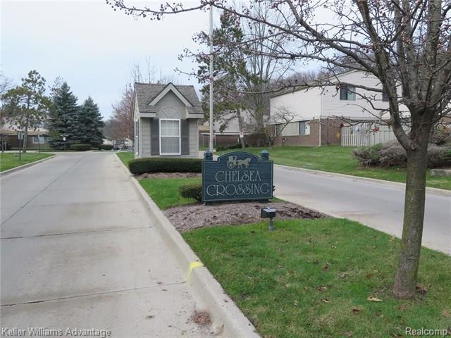 front view picture of 26656 Farmbrook Villa Dr, Southfield, MI. 48034