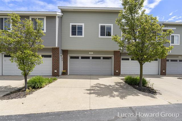 front view picture of 301 Nw Northwest Crossing, Holland, MI. 49423
