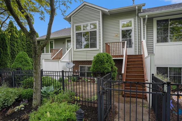 front view picture of 302 Northeast Crossing, Holland, MI. 49423