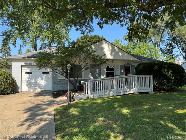front view picture of 1915 Clifton Ave, Royal Oak, MI. 48073