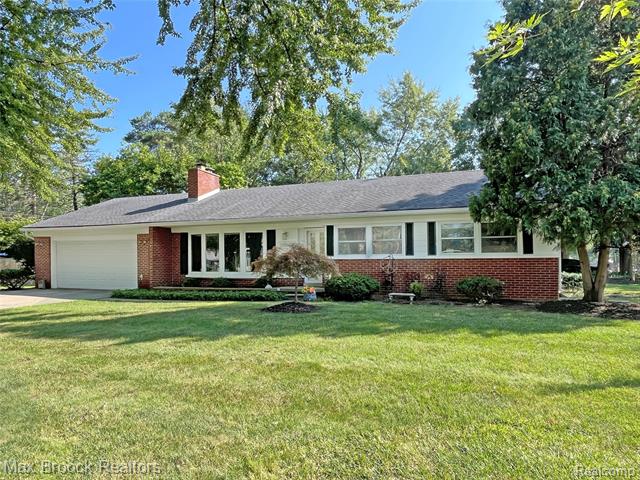 front view picture of 18837 Framingham Dr, Southfield, MI. 48076