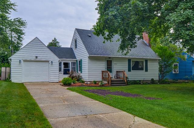 front view picture of 2233 Tremontnw  Boulevard, Grand Rapids, MI. 49504