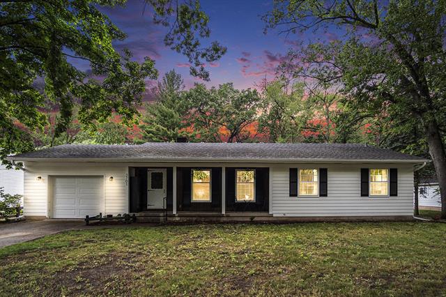 front view picture of 3701 Grovelandsw  Avenue, Wyoming, MI. 49519