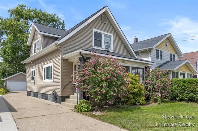 front view picture of 1529 Pinenw  Avenue, Grand Rapids, MI. 49504