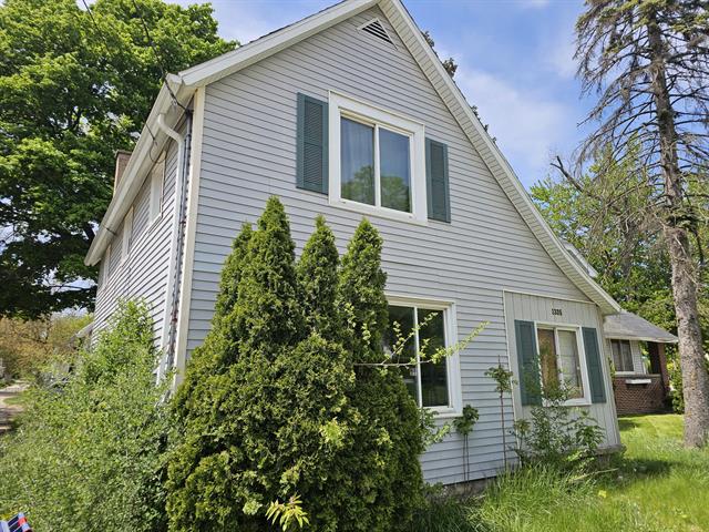 front view picture of 1335 Kalamazoose  Avenue, Grand Rapids, MI. 49507