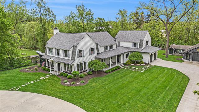 front view picture of 310 Lakesidese  Drive, Grand Rapids, MI. 49506