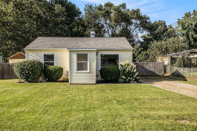 front view picture of 134 Creekview Drive, Battle Creek, MI. 49037