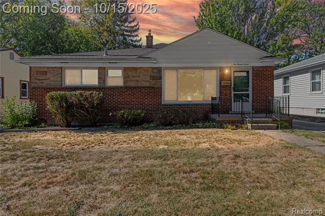 front view picture of 627 Symes Ave, Royal Oak, MI. 48067