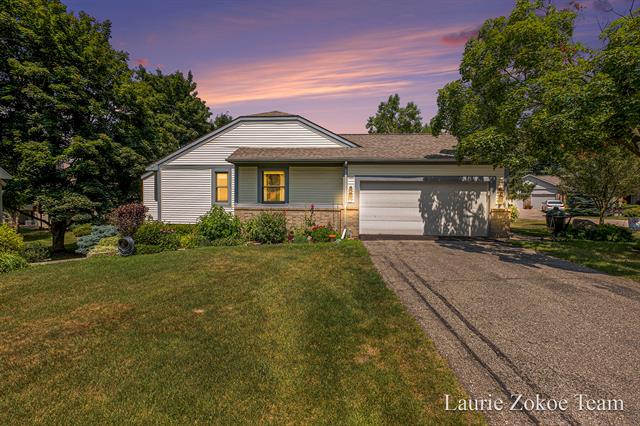 front view picture of 40 Skylinenw  Circle, Grand Rapids, MI. 49504