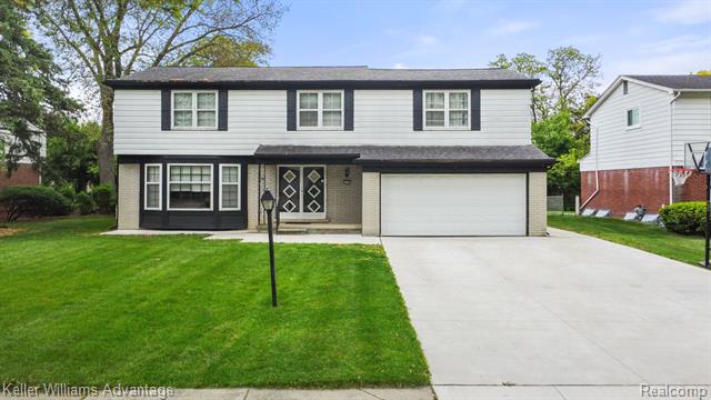 front view picture of 21275 Potomac St, Southfield, MI. 48076