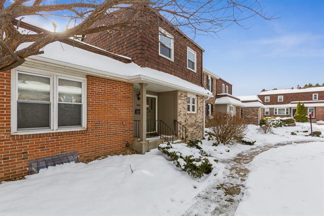 front view picture of 2583 Stratford Drive, Saint Joseph, MI. 49085