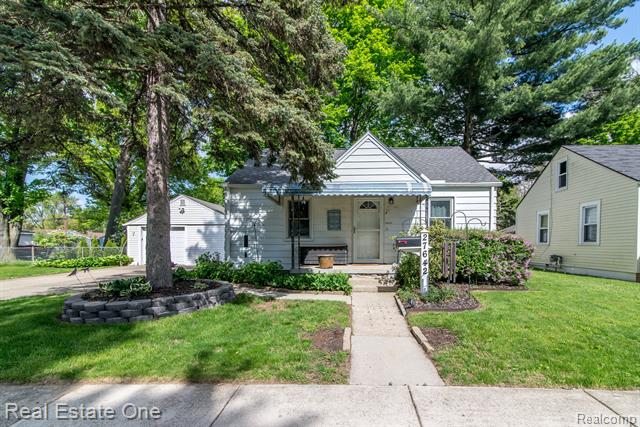 front view picture of 27642 Brettonwoods St, Madison Heights, MI. 48071
