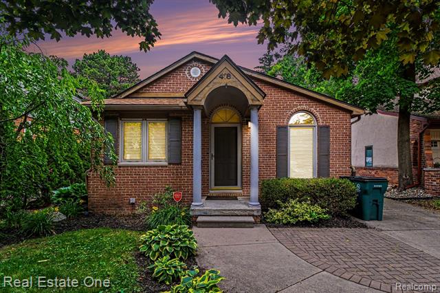 front view picture of 418 Austin Ave, Royal Oak, MI. 48067
