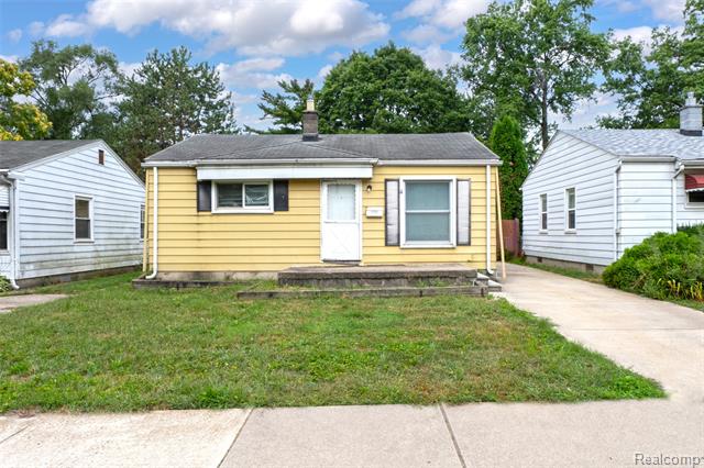 front view picture of 27645 Dartmouth St, Madison Heights, MI. 48071