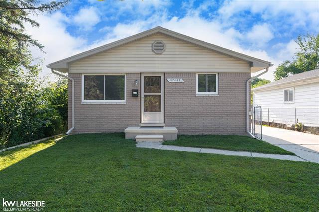 front view picture of 27449 Groveland St, Madison Heights, MI. 48071