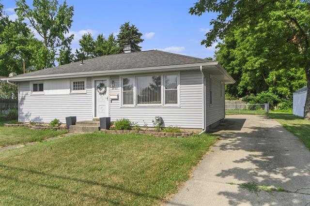 front view picture of 2720 Emerald Drive, Kalamazoo, MI. 49001
