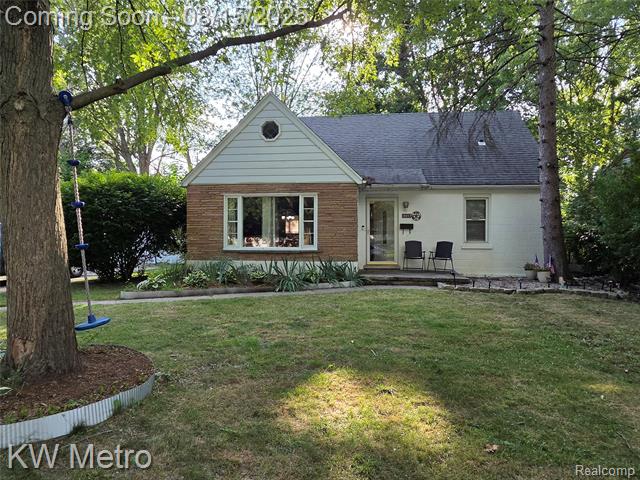 front view picture of 28057 Sutherland St, Southfield, MI. 48076