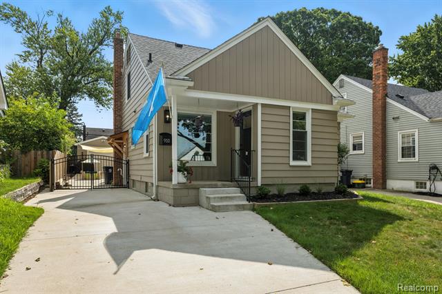 front view picture of 910 Maplegrove Ave, Royal Oak, MI. 48067