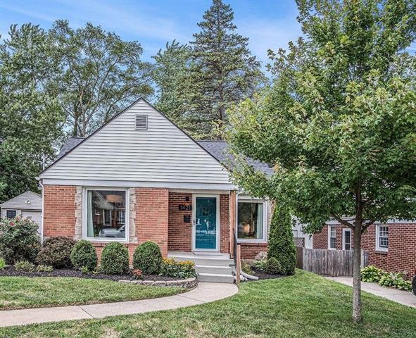 front view picture of 1421 Philadelphiase  Avenue, Grand Rapids, MI. 49507