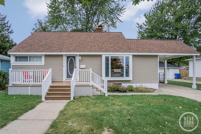 front view picture of 1805 Wisconsin Avenue, Grand Haven, MI. 49417