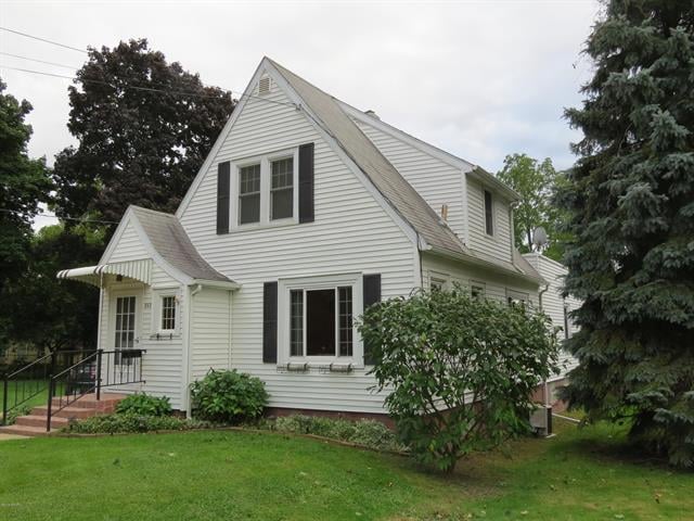 front view picture of 842 E Michigan Avenue, Marshall, MI. 49068