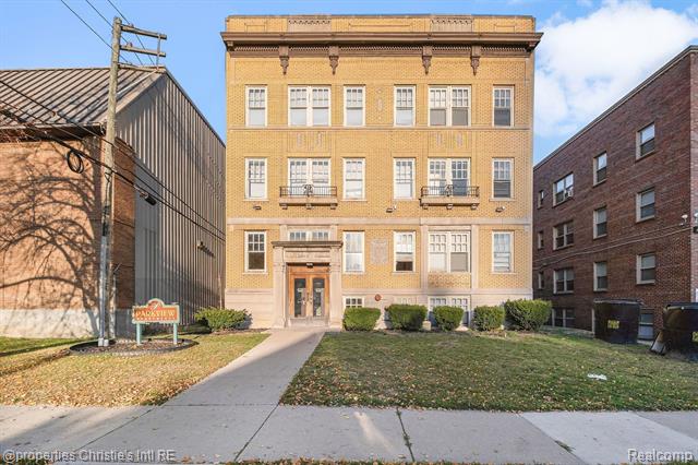 front view picture of 590 Parkview Drive, Detroit, MI. 48214