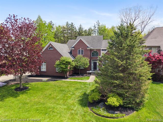 front view picture of 27852 Larson Ln, Farmington, MI. 48331