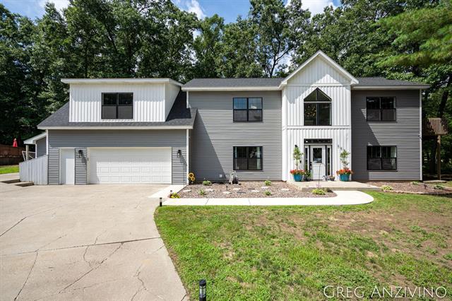 front view picture of 309 Woodview Drive, Muskegon, MI. 49442