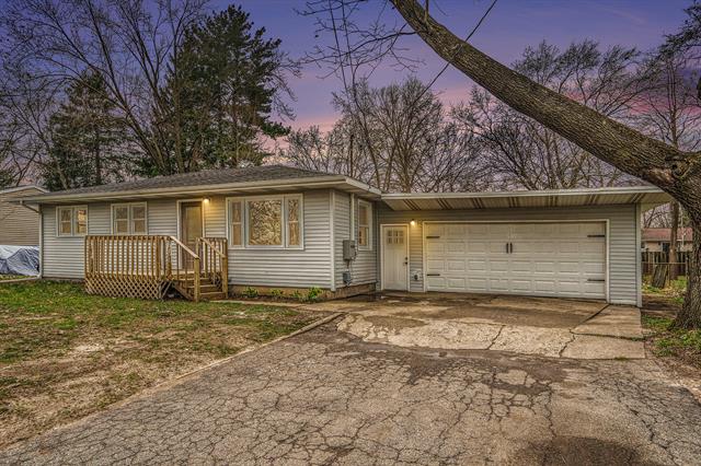 front view picture of 1511 Lake Avenue, Portage, MI. 49002