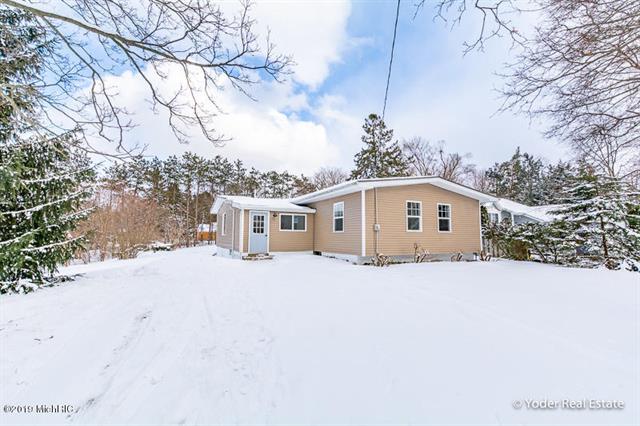 front view picture of 320 Alewanw  Drive, Grand Rapids, MI. 49504