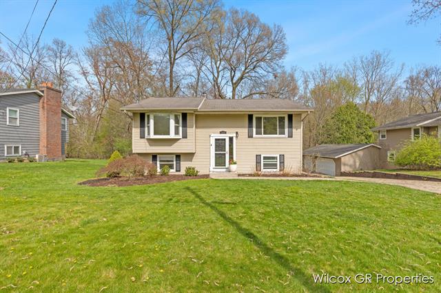 front view picture of 1150 Farnsworthse  Avenue, Grand Rapids, MI. 49546