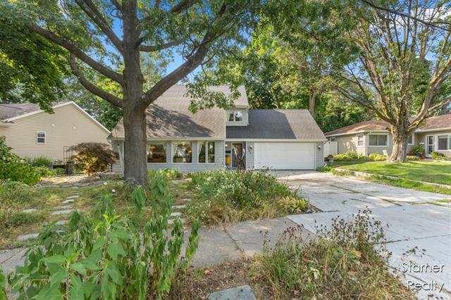 front view picture of 1295 Cambridgese  Drive, Grand Rapids, MI. 49506