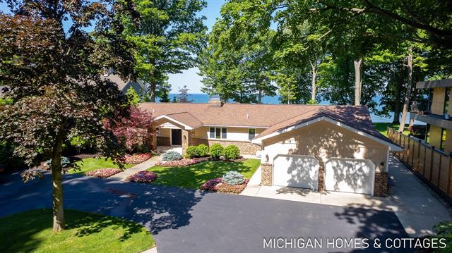 front view picture of 3065 N Lakeshore Drive, Holland, MI. 49424