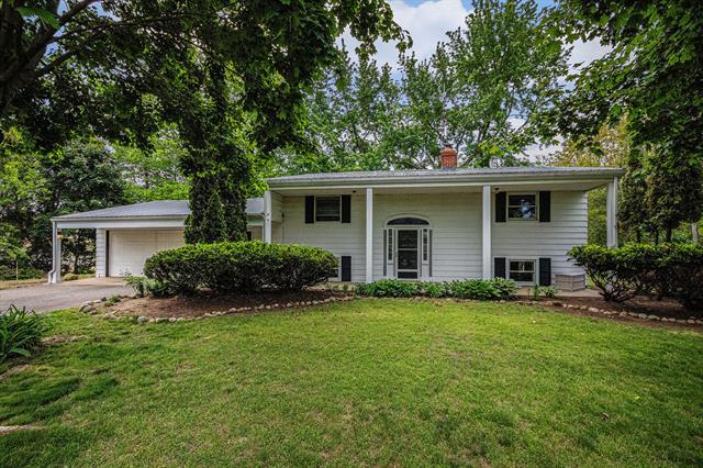 front view picture of 4710 Red Arrow Highway, Coloma, MI. 49038