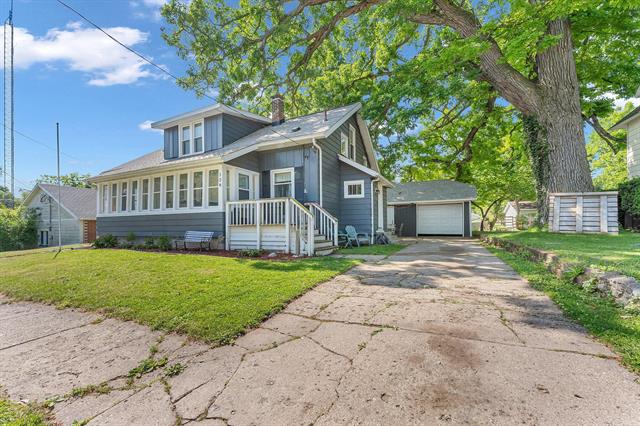 front view picture of 128 E Walnut Street, Hastings, MI. 49058