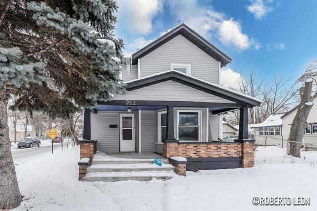 front view picture of 922 Burtonsw  Street, Wyoming, MI. 49509
